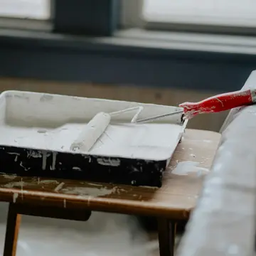 Bandeja e rolo de pintura prontos para uso